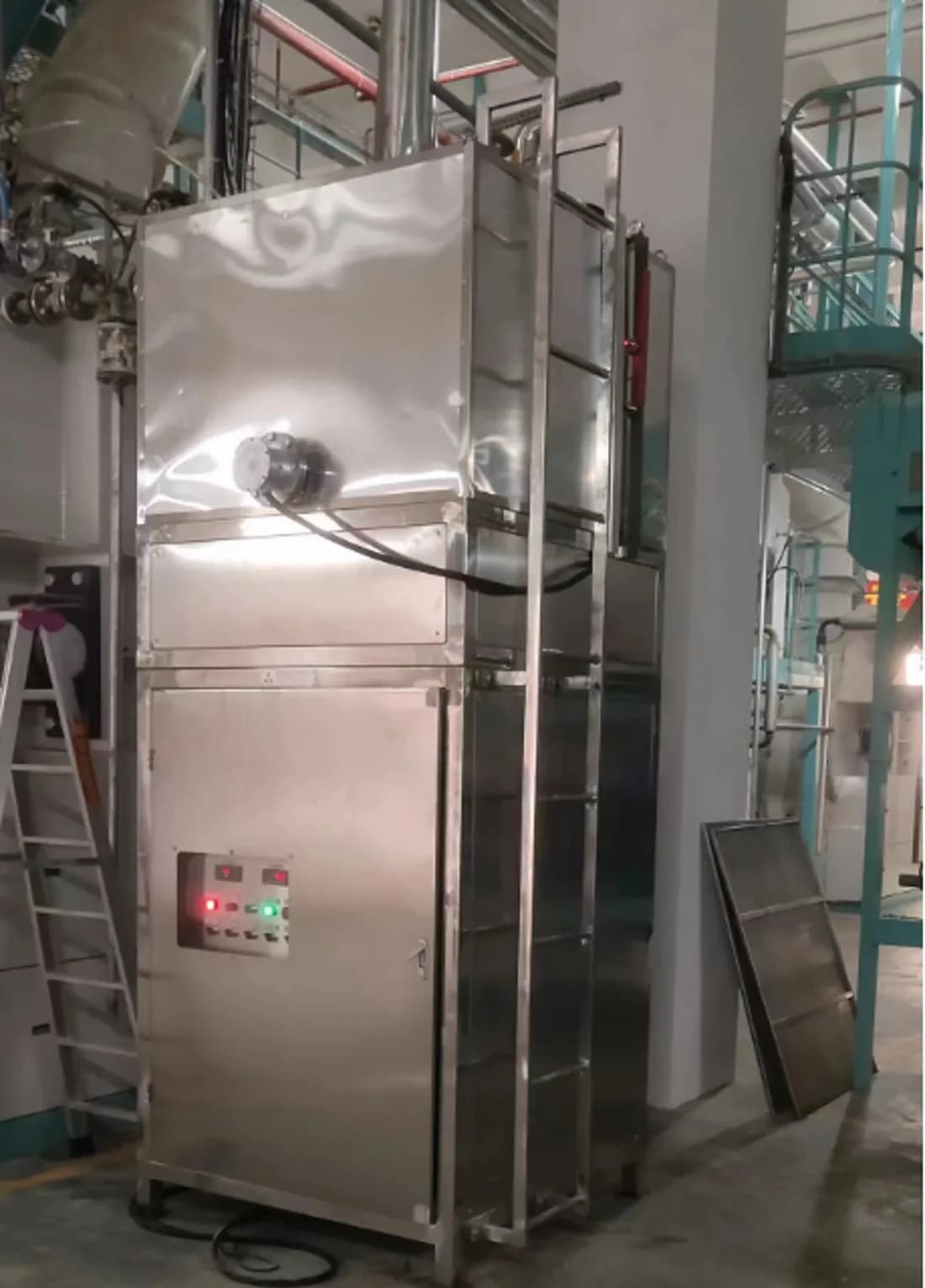 Compact molasses dosing system installation